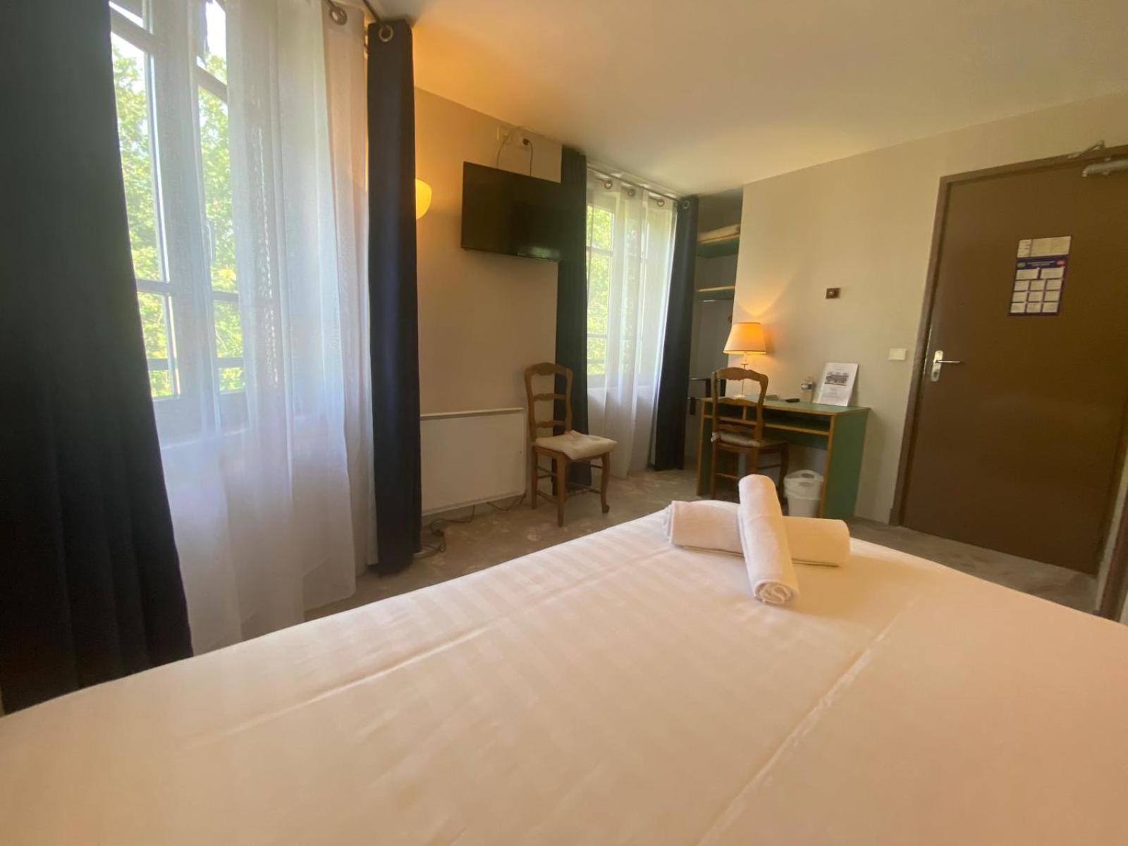 Hotel Paris Vesinet- Logis Hotel Restaurant Le Vésinet Dış mekan fotoğraf
