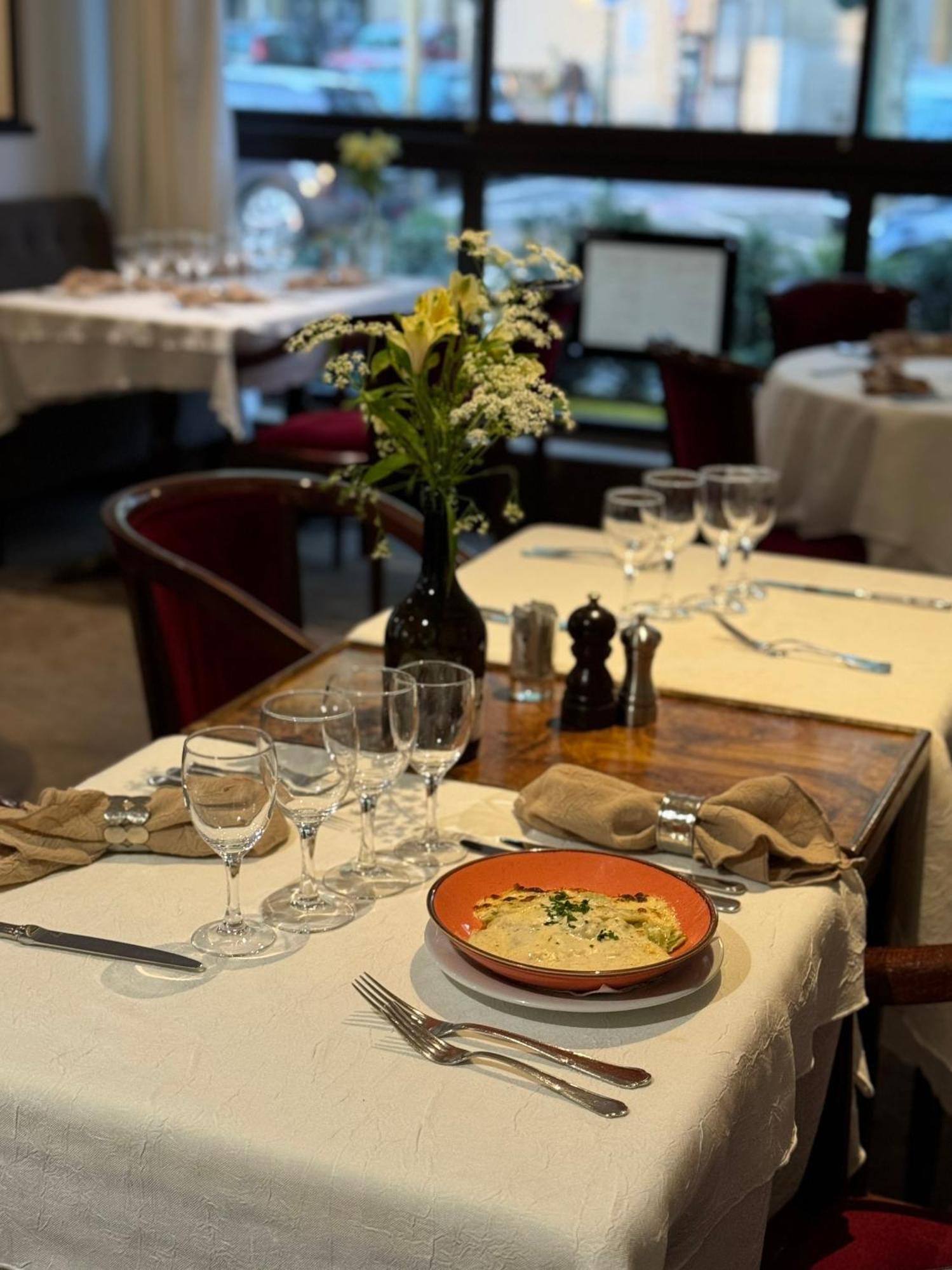 Hotel Paris Vesinet- Logis Hotel Restaurant Le Vésinet Dış mekan fotoğraf