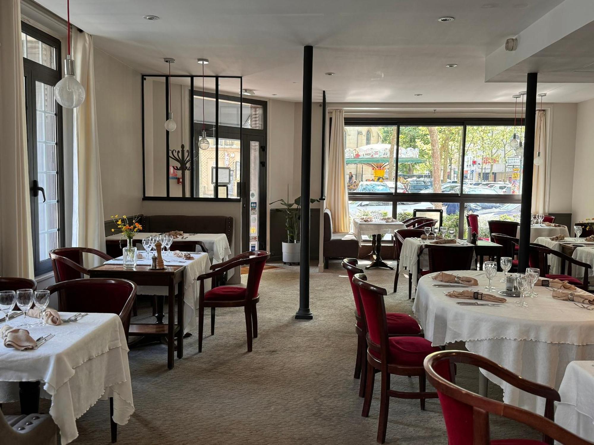Hotel Paris Vesinet- Logis Hotel Restaurant Le Vésinet Dış mekan fotoğraf