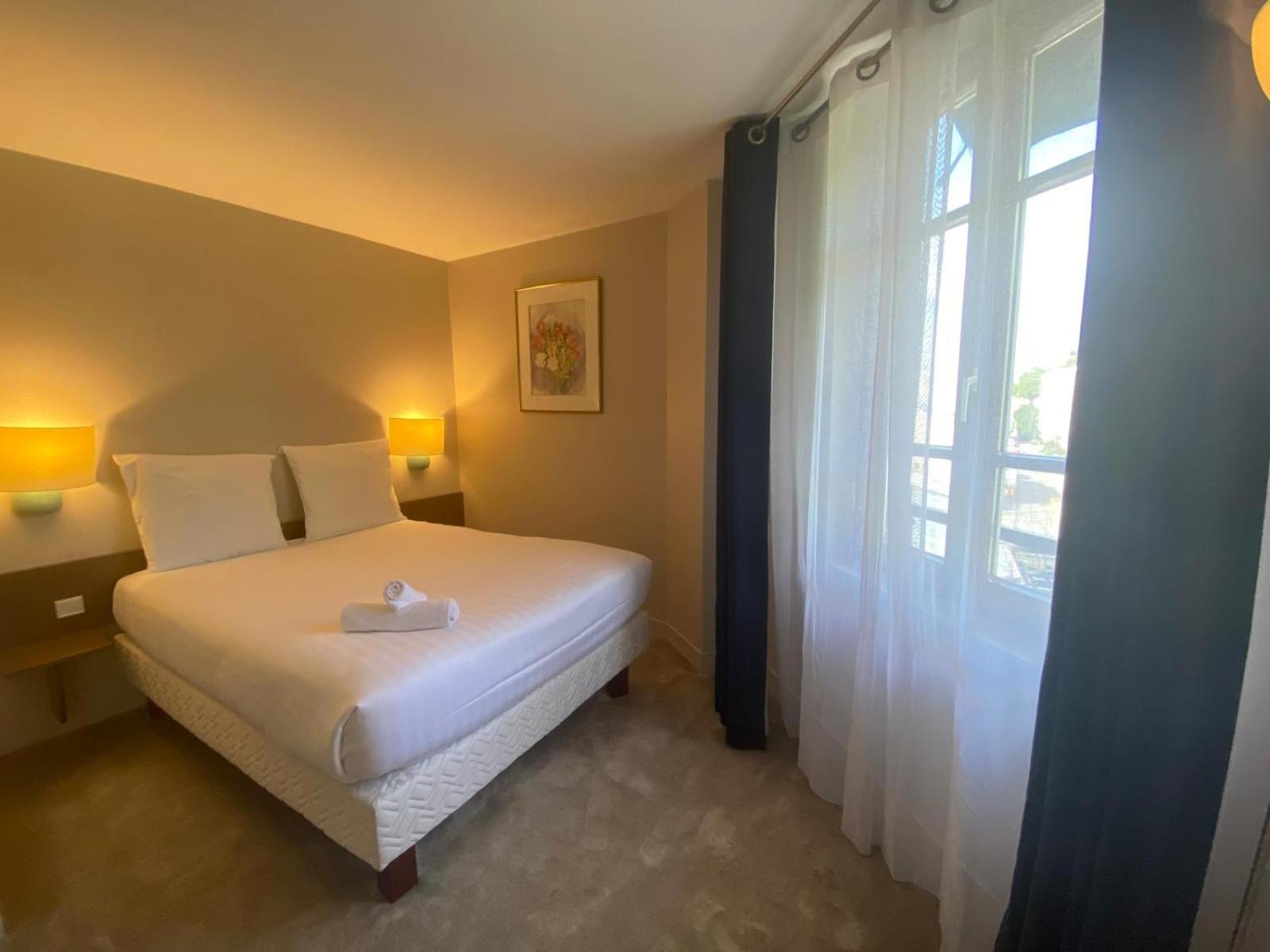Hotel Paris Vesinet- Logis Hotel Restaurant Le Vésinet Dış mekan fotoğraf