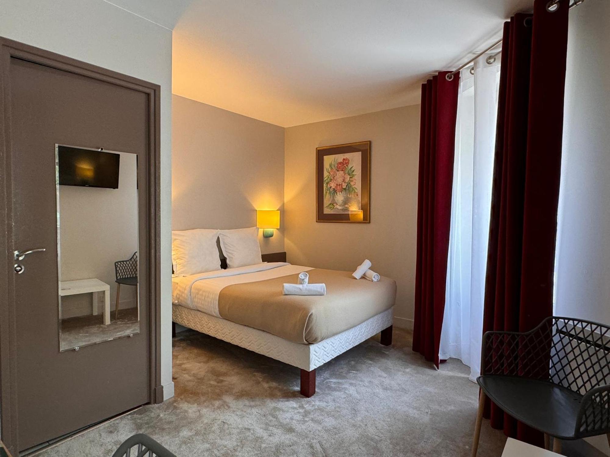 Hotel Paris Vesinet- Logis Hotel Restaurant Le Vésinet Dış mekan fotoğraf